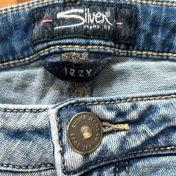 Silver Izzy Ankle Skinny Embroidered Lightwash Jeans - Picture 2 of 10